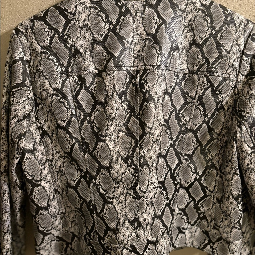Kensie Python Snake Print Jacket (Crop) - Size Me… - image 8